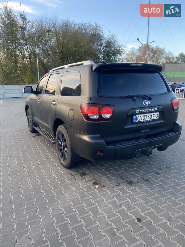 Позашляховик / Кросовер Toyota Sequoia 2017 в Кривому Розі