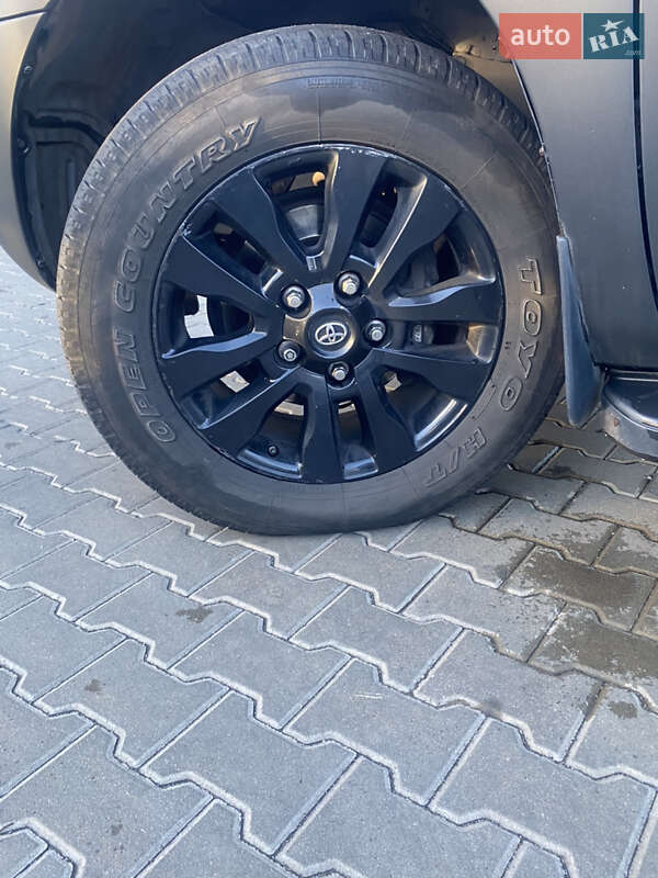 Позашляховик / Кросовер Toyota Sequoia 2017 в Кривому Розі