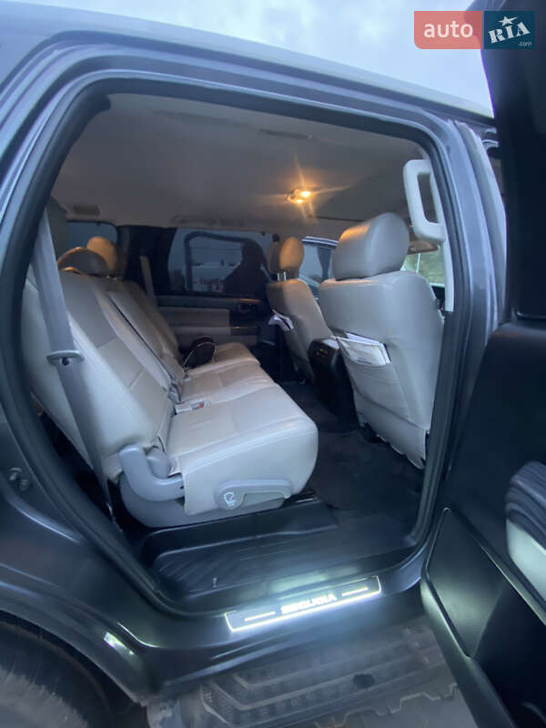 Позашляховик / Кросовер Toyota Sequoia 2017 в Кривому Розі