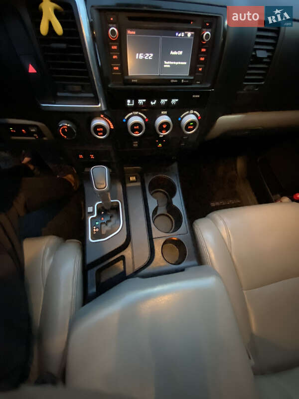 Позашляховик / Кросовер Toyota Sequoia 2017 в Кривому Розі