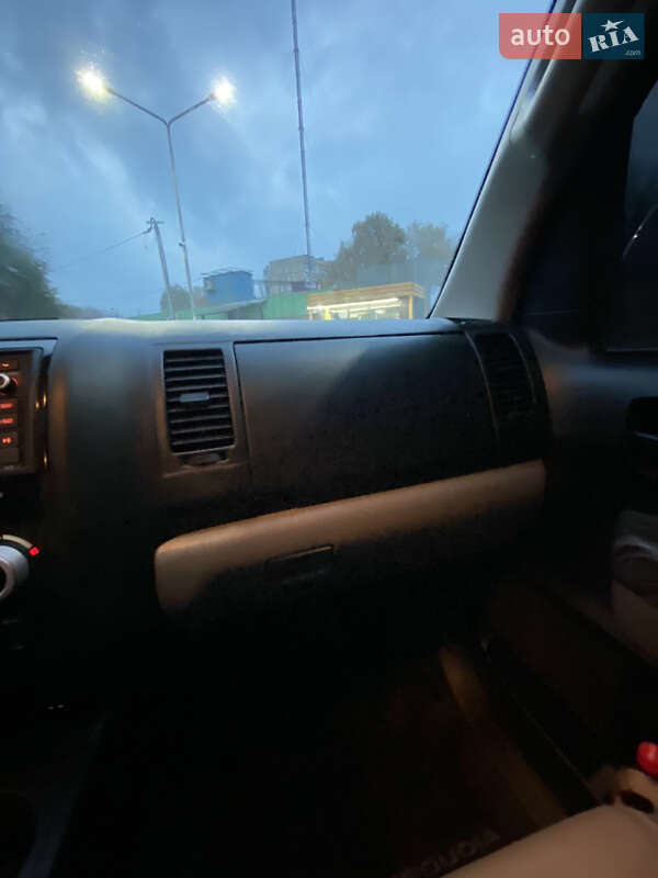 Позашляховик / Кросовер Toyota Sequoia 2017 в Кривому Розі