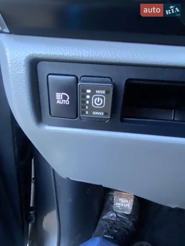 Позашляховик / Кросовер Toyota Sequoia 2017 в Кривому Розі