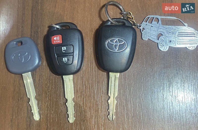 Позашляховик / Кросовер Toyota Sequoia 2017 в Кривому Розі