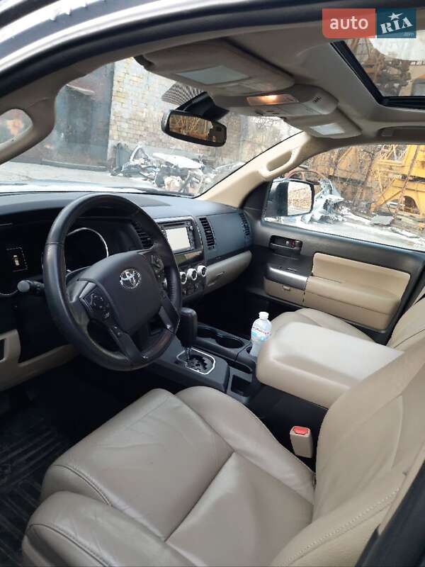 Внедорожник / Кроссовер Toyota Sequoia 2018 в Киеве