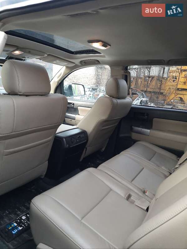 Внедорожник / Кроссовер Toyota Sequoia 2018 в Киеве