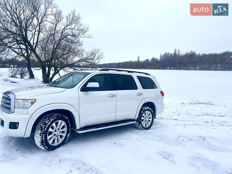 Позашляховик / Кросовер Toyota Sequoia 2013 в Умані