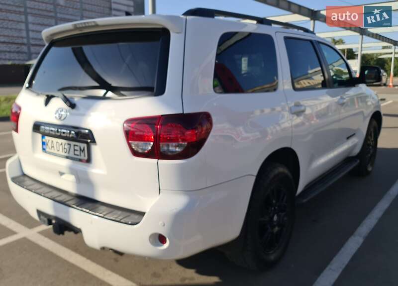 Внедорожник / Кроссовер Toyota Sequoia 2019 в Киеве