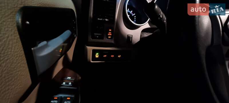 Позашляховик / Кросовер Toyota Sequoia 2016 в Києві фото 12 Позашляховик / Кросовер Toyota Sequoia 2016 в Києві