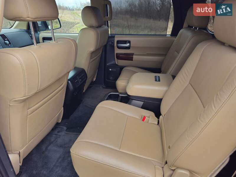 Позашляховик / Кросовер Toyota Sequoia 2016 в Києві фото 18 Позашляховик / Кросовер Toyota Sequoia 2016 в Києві