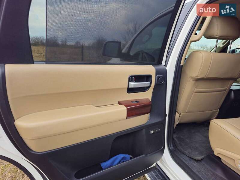Позашляховик / Кросовер Toyota Sequoia 2016 в Києві фото 20 Позашляховик / Кросовер Toyota Sequoia 2016 в Києві
