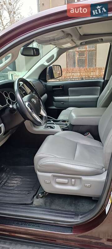 Внедорожник / Кроссовер Toyota Sequoia 2017 в Харькове