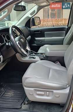 Внедорожник / Кроссовер Toyota Sequoia 2017 в 