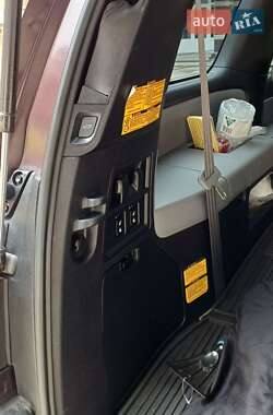 Внедорожник / Кроссовер Toyota Sequoia 2017 в 