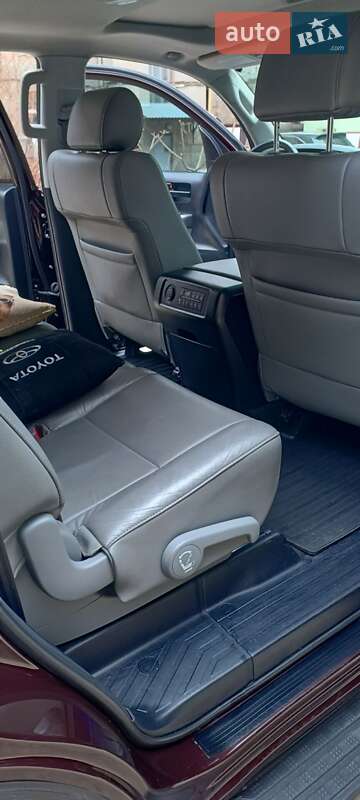 Внедорожник / Кроссовер Toyota Sequoia 2017 в Харькове