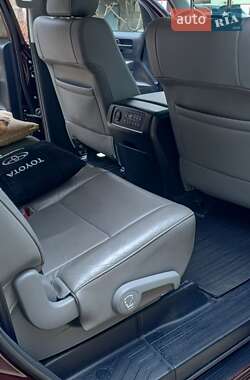 Внедорожник / Кроссовер Toyota Sequoia 2017 в 
