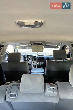 Внедорожник / Кроссовер Toyota Sequoia 2013 в Луцке