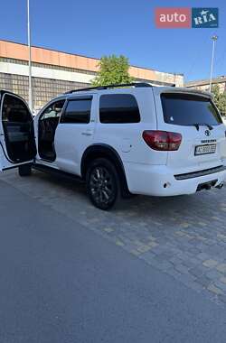 Внедорожник / Кроссовер Toyota Sequoia 2013 в Луцке