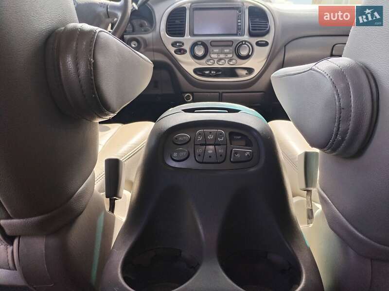 Позашляховик / Кросовер Toyota Sequoia 2002 в Одесі
