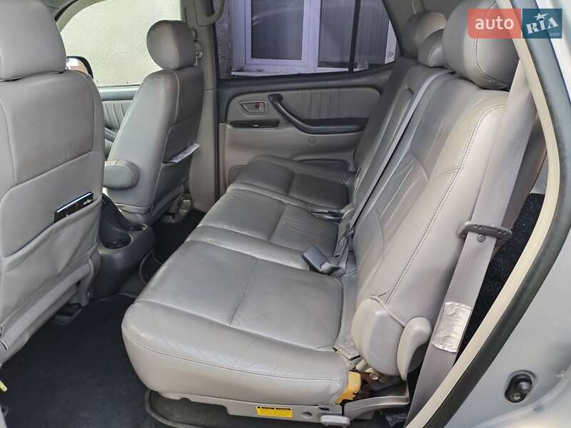 Позашляховик / Кросовер Toyota Sequoia 2002 в Одесі
