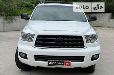 Внедорожник / Кроссовер Toyota Sequoia 2016 в Киеве