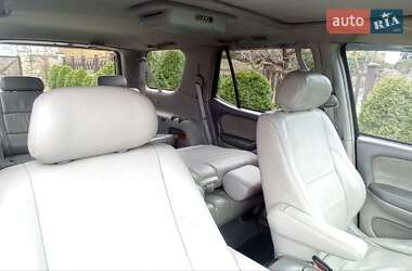 Позашляховик / Кросовер Toyota Sequoia 2004 в 
