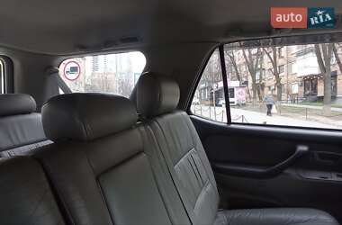 Позашляховик / Кросовер Toyota Sequoia 2004 в 
