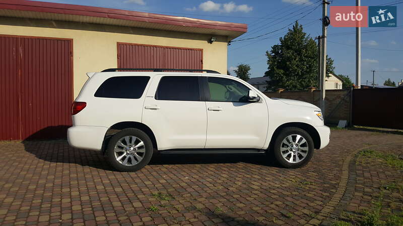 Внедорожник / Кроссовер Toyota Sequoia 2017 в Владимире