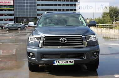 Внедорожник / Кроссовер Toyota Sequoia 2017 в Киеве