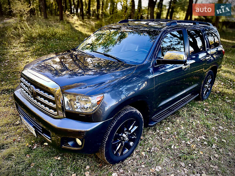 Внедорожник / Кроссовер Toyota Sequoia 2012 в Прилуках