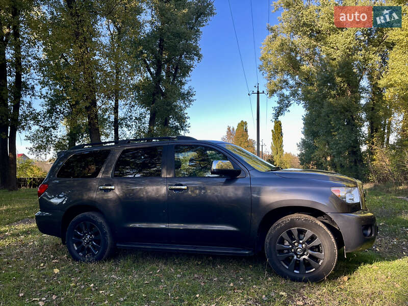 Внедорожник / Кроссовер Toyota Sequoia 2012 в Прилуках