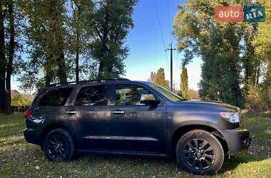 Внедорожник / Кроссовер Toyota Sequoia 2012 в 