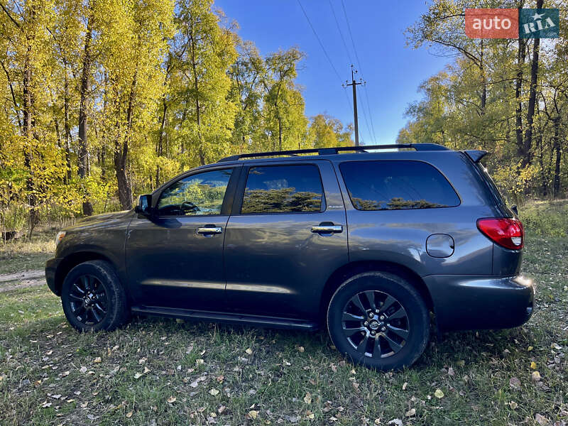 Внедорожник / Кроссовер Toyota Sequoia 2012 в Прилуках