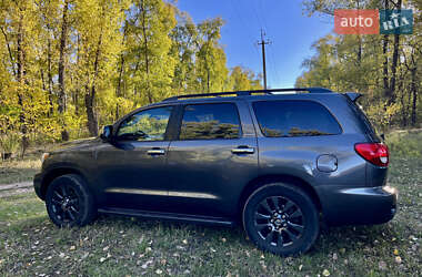 Внедорожник / Кроссовер Toyota Sequoia 2012 в 