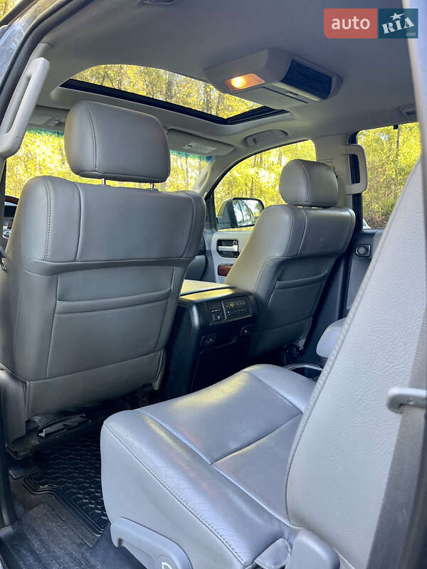 Внедорожник / Кроссовер Toyota Sequoia 2012 в Прилуках