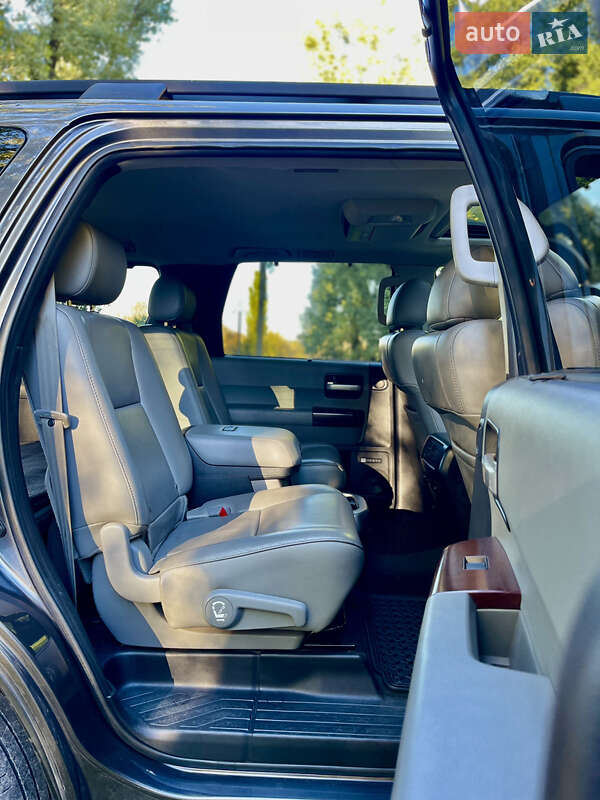 Внедорожник / Кроссовер Toyota Sequoia 2012 в Прилуках
