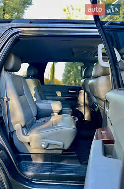 Внедорожник / Кроссовер Toyota Sequoia 2012 в 