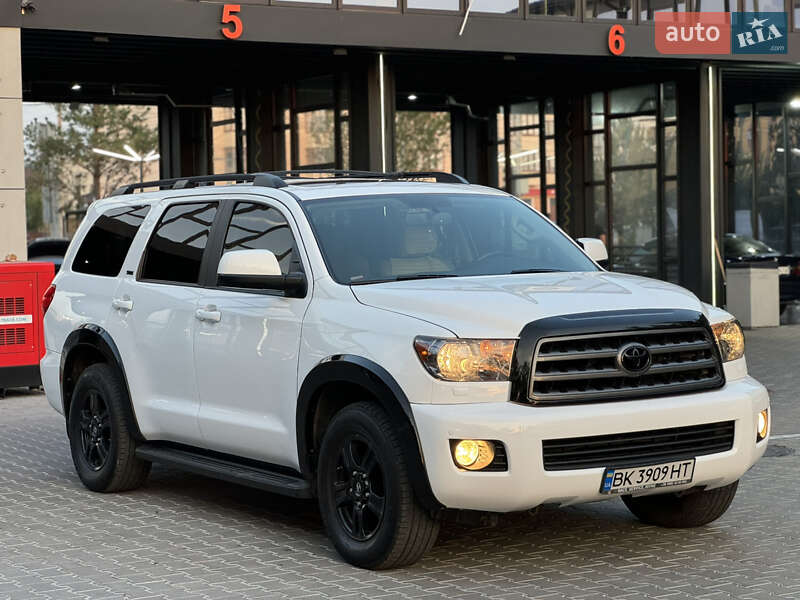 Позашляховик / Кросовер Toyota Sequoia 2017 в Рівному