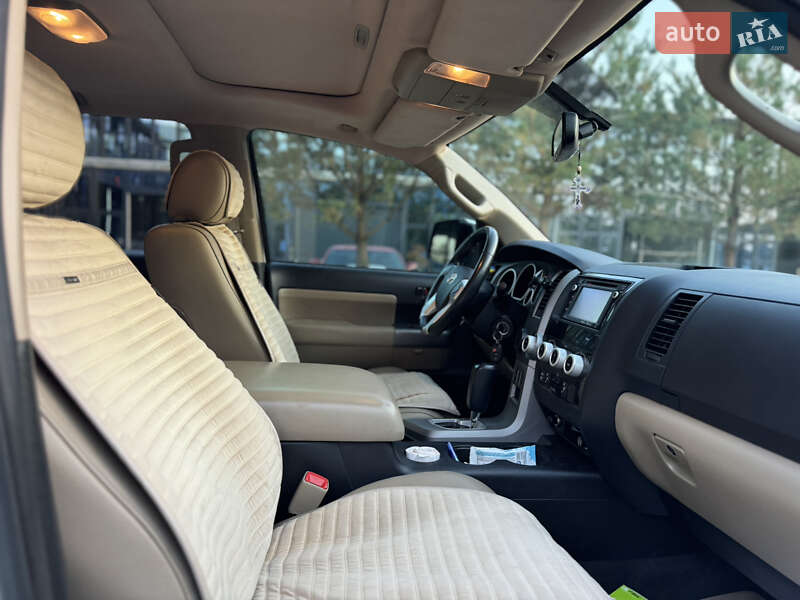 Позашляховик / Кросовер Toyota Sequoia 2017 в Рівному