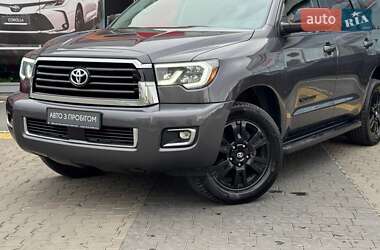 Внедорожник / Кроссовер Toyota Sequoia 2018 в 