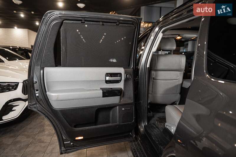 Позашляховик / Кросовер Toyota Sequoia 2018 в Одесі