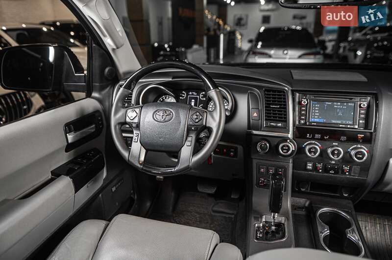Позашляховик / Кросовер Toyota Sequoia 2018 в Одесі