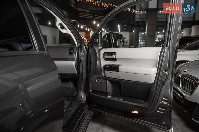 Позашляховик / Кросовер Toyota Sequoia 2018 в Одесі