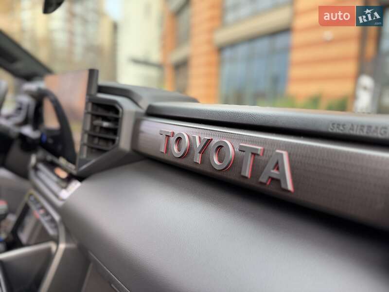Внедорожник / Кроссовер Toyota Sequoia 2023 в Киеве