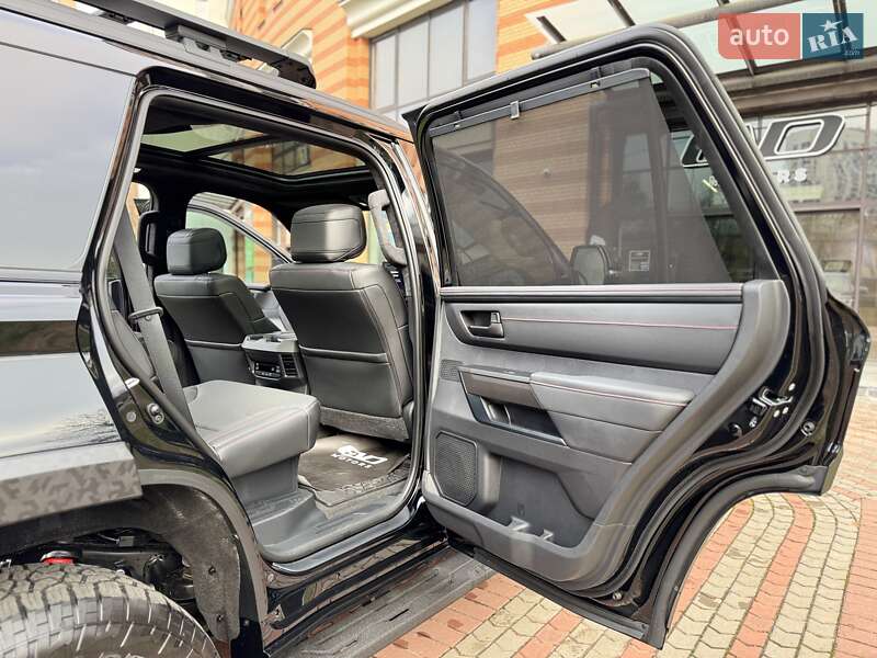 Внедорожник / Кроссовер Toyota Sequoia 2023 в Киеве