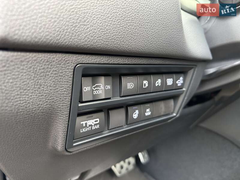 Внедорожник / Кроссовер Toyota Sequoia 2023 в Киеве