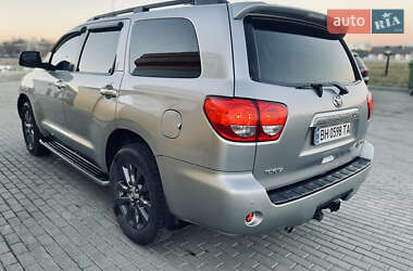 Внедорожник / Кроссовер Toyota Sequoia 2010 в Ровно