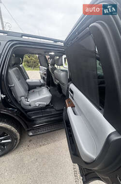 Внедорожник / Кроссовер Toyota Sequoia 2010 в 