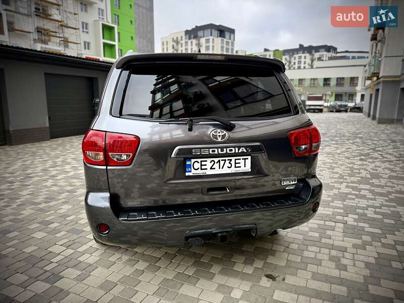 Внедорожник / Кроссовер Toyota Sequoia 2015 в Ивано-Франковске