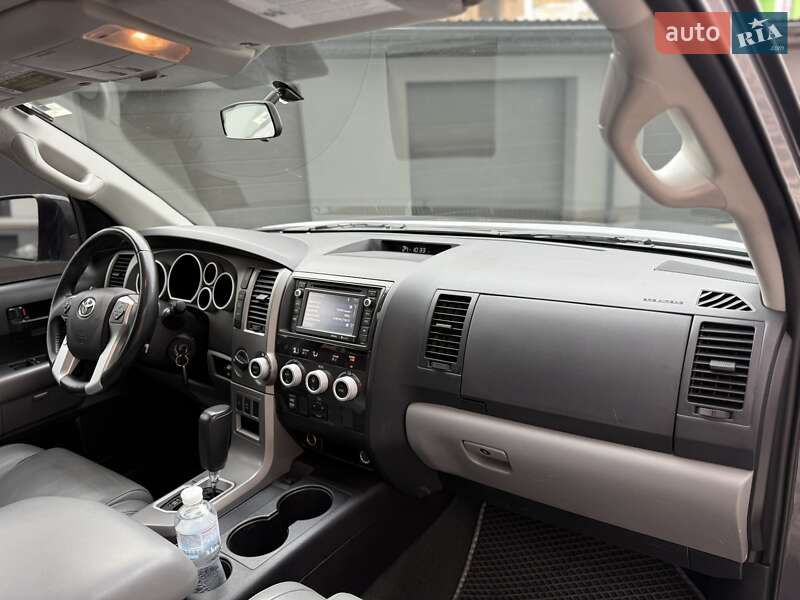 Внедорожник / Кроссовер Toyota Sequoia 2015 в Ивано-Франковске