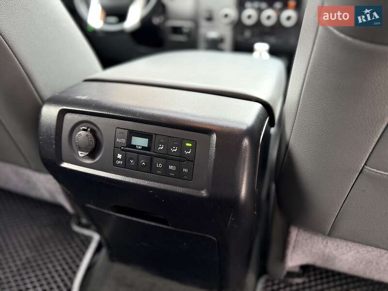 Внедорожник / Кроссовер Toyota Sequoia 2015 в Ивано-Франковске